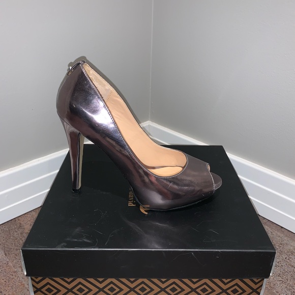 Silver platform open toe shoedazzle pumps - Picture 2 of 3